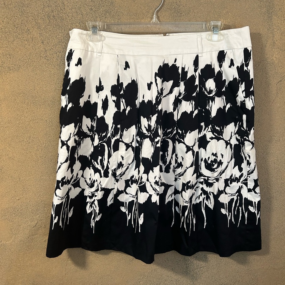 Christopher & Banks Skirt Size 16 black and white print